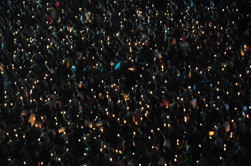 국정원 규탄 촛불 든 국민들