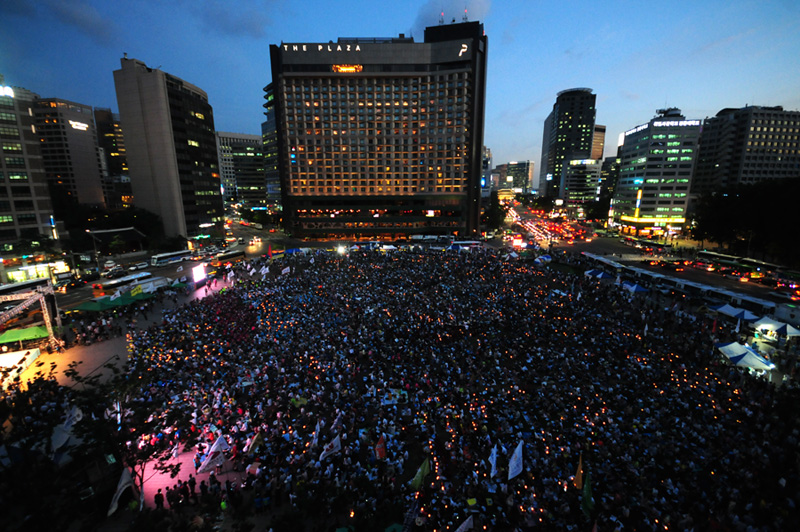 국정원 촛불로 밝혀지는 서울 시청광장