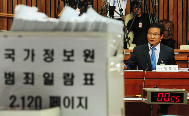 김용판 '국가정보원 범죄, 난 모른다'