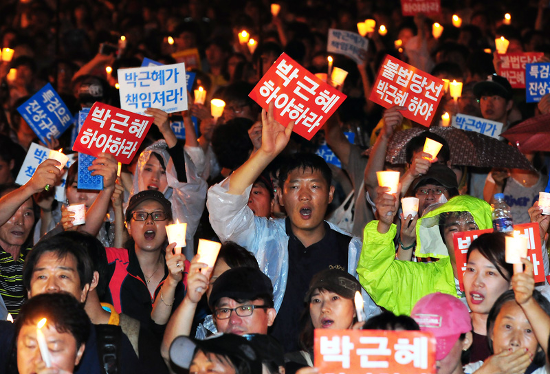국정원 촛불 '박근혜 대통령 규탄'