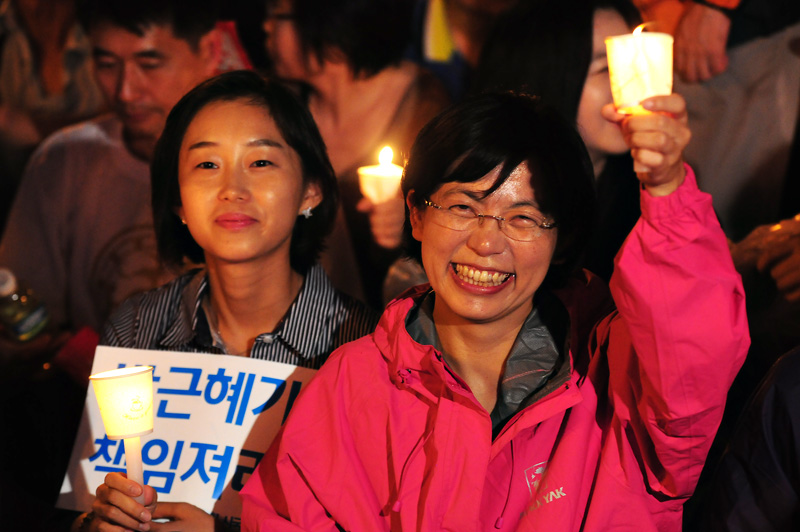 국정원 규탄 촛불 함께 한 이정희-김재연