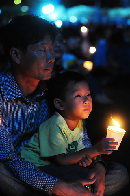 아이도 든 국정원 대선개입 규탄 촛불