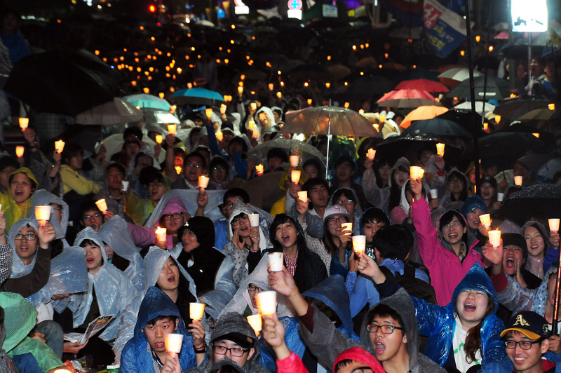 국정원 촛불 파도타기 하는 이정희 대표