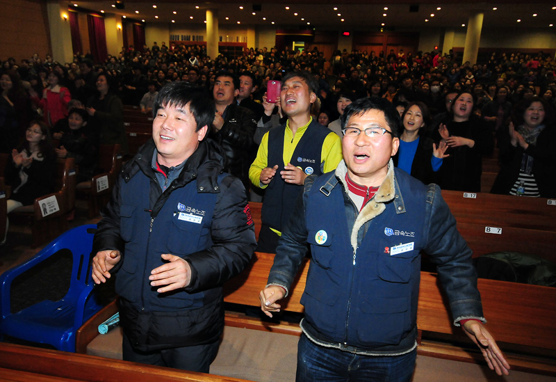 김제동 노래를 즐기는 쌍용차 노동자들