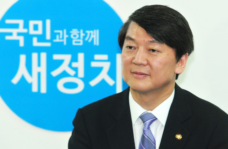 생각에 잠긴 안철수 위원장