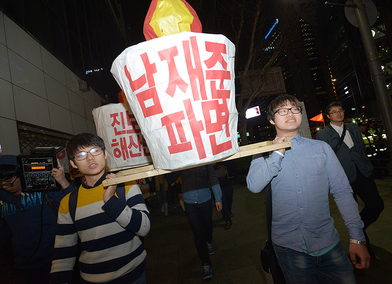 남재준 국정원장 파면 요구하는 촛불소녀