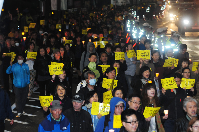 세월호 국민촛불, 행진하는 시민들