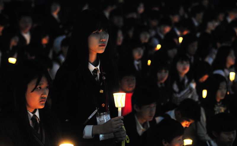 추모 촛불 밝힌 세월호 희생자 친구들