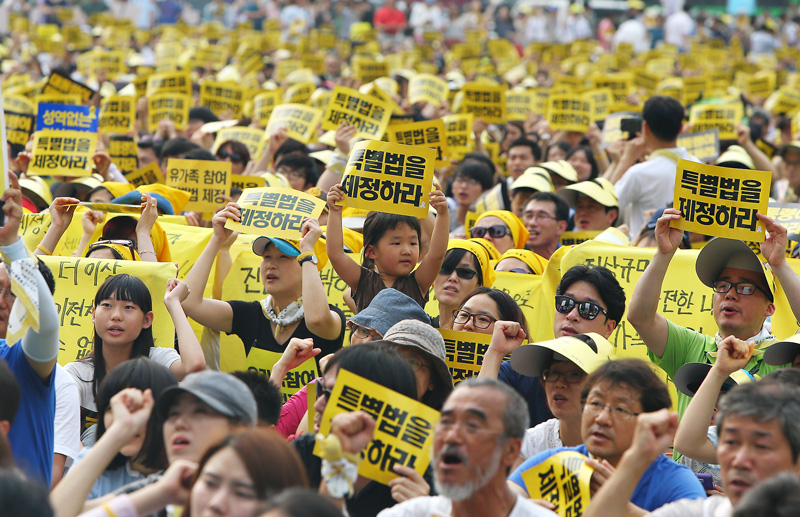 세월호 유가족 특별법 제정 촉구하는 시민들