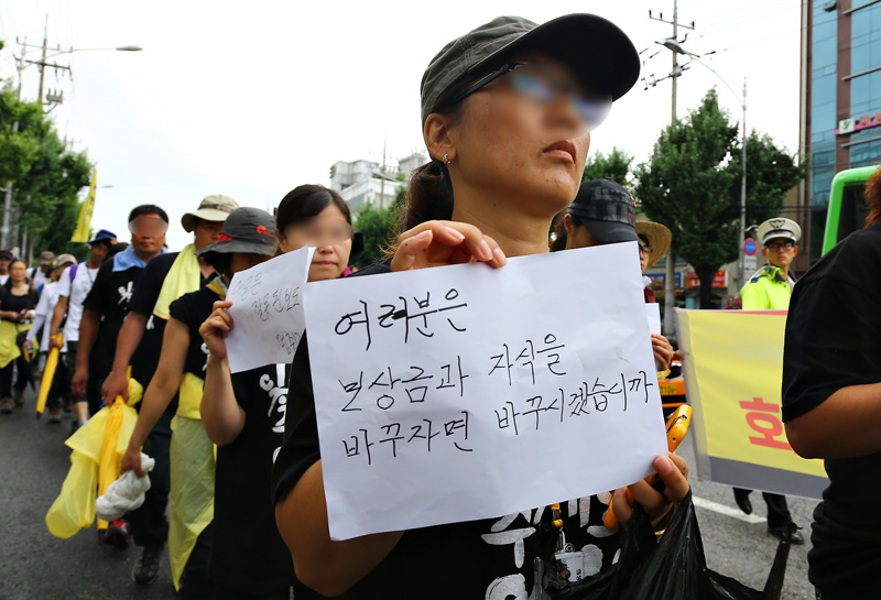 세월호 유가족들, 아이와 보상금을 바꿀 수 없다