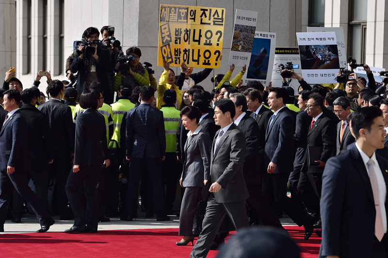 세월호 유가족 돌아보지 않는 박근혜 대통령