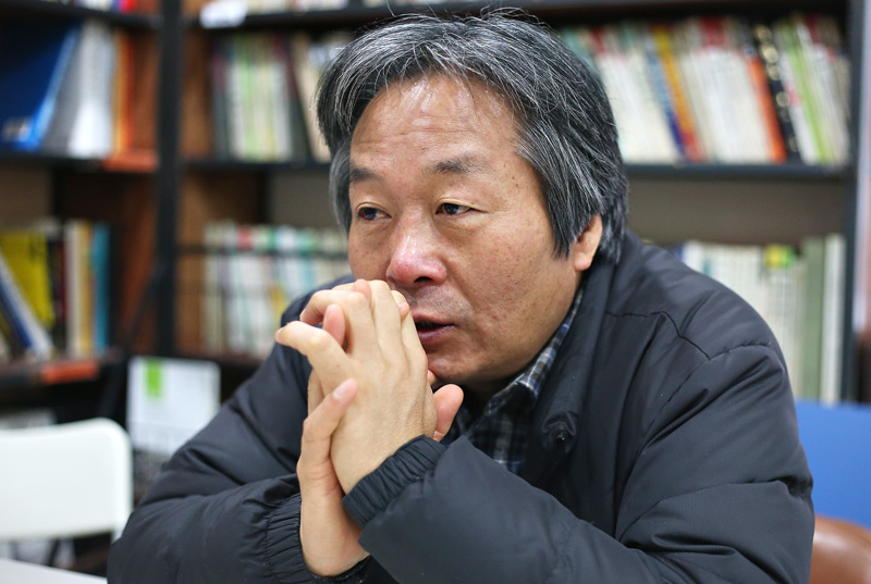 박래군 인권재단 사람 소장이 26일 오전 서울 마포구 사무실에서 민중의소리와 인터뷰를 하고 있다.