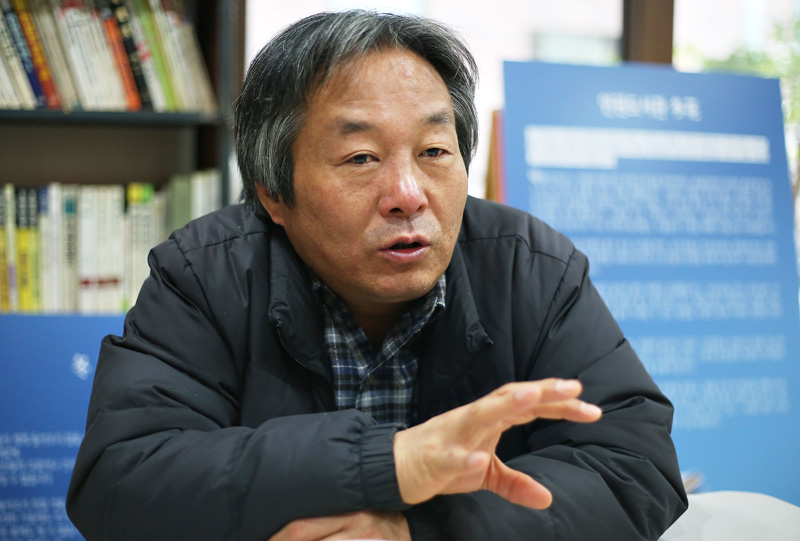 박래군 인권재단 사람 소장이 26일 오전 서울 마포구 사무실에서 민중의소리와 인터뷰를 하고 있다.
