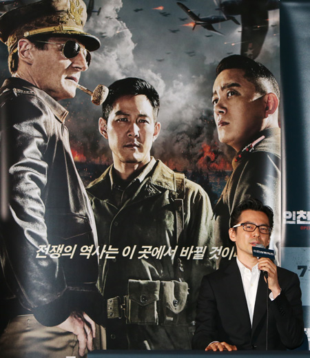 20일 오후 서울 성동구 행당동 왕십리CGV에서 열린 영화 인천상륙작전 언론시사회에서 이재한 감독이 인사말을 하고 있다.