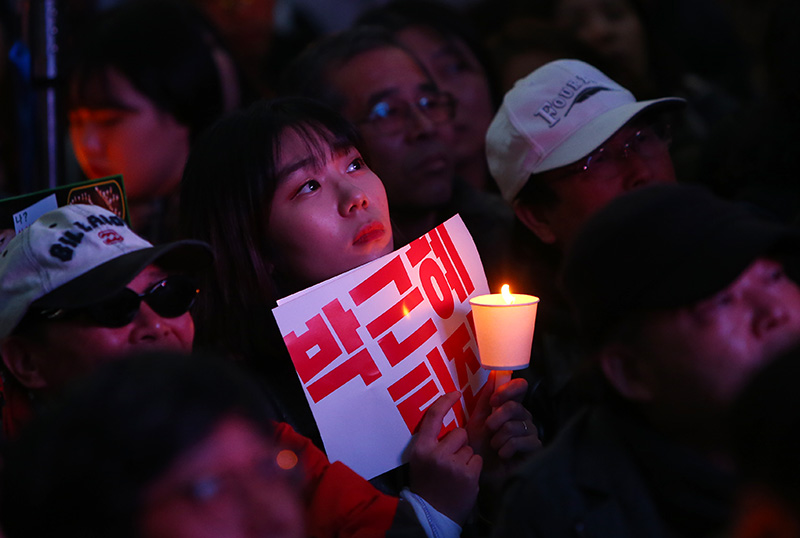 불 밝힌 대통령 하야 촛불