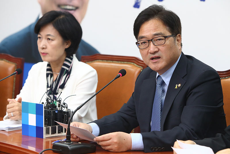 더불어민주당 우원식 원내대표가 19일 오전 국회에서 열린 최고위원회의에서 발언하고 있다.