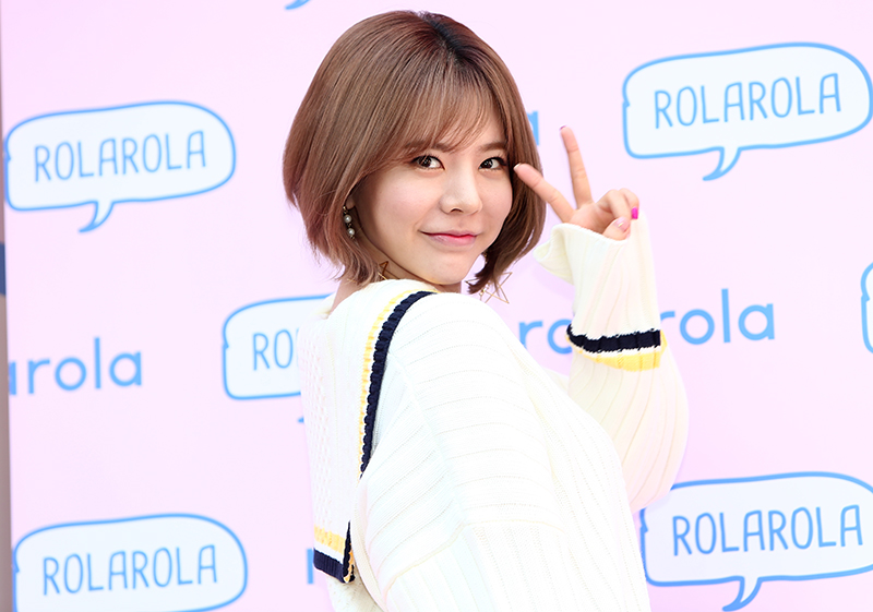 소녀시대의 써니가 15일 오후 서울 마포구 로라로라 홍대점에서 열린 플래그쉽 스토어 오픈 기념 포토월 행사에서 포즈를 취하고 있다.