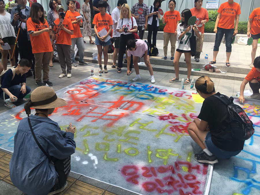 시민단체 ‘촛불청소년인권법제정연대’는 13일 광화문 일대에서 ‘선거연령 하향과 청소년 참정권 보장 촉구 행동의 날’ 기자회견을 열었다.