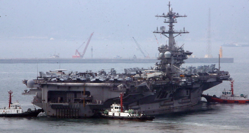 미국 해군의 핵추진 항공모함 '칼빈슨'함