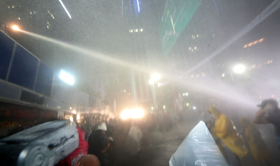 프레스 센터 앞