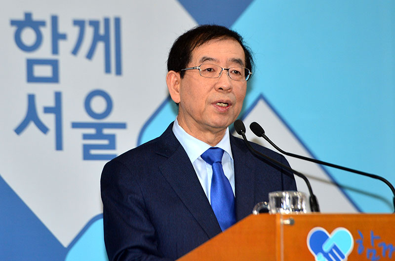 청년수당과 관련해 브리핑을 진행하는 박원순 서울시장