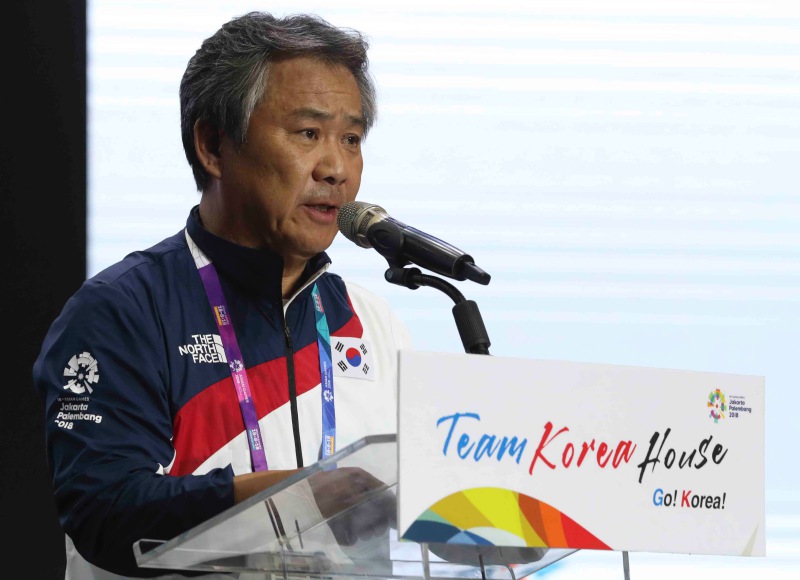 2일 자카르타에서 열린 아시안게임 해단식에서 발언하는 이기흥 대한체육회장