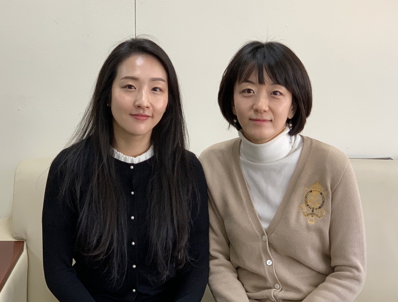 유튜버가 된 대한항공직원연대지부의 정지은 후생복지부장(왼쪽)과 편선화 여성부장(오른쪽)