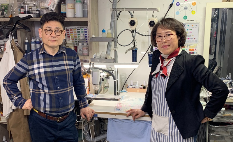 세탁하기좋은날 세탁소를 운영하는 박기문 대표(왼쪽)와 한현숙 대표(오른쪽)