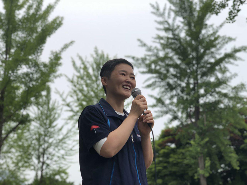 14일 집행유예로 석방된 이영주 전 사무청장이 마이크를 잡고 발언을 하고 있다.