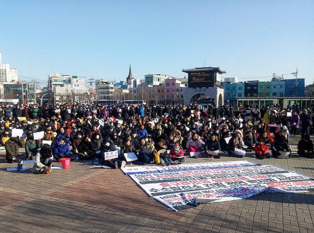 인천 동구수소연료전지발전소 건립 반대 비상대책위원회는 지난 1월 26일 동인천역 북광장에서 주민 총궐기대회를 열고 건설 계획 백지화를 촉구했다.