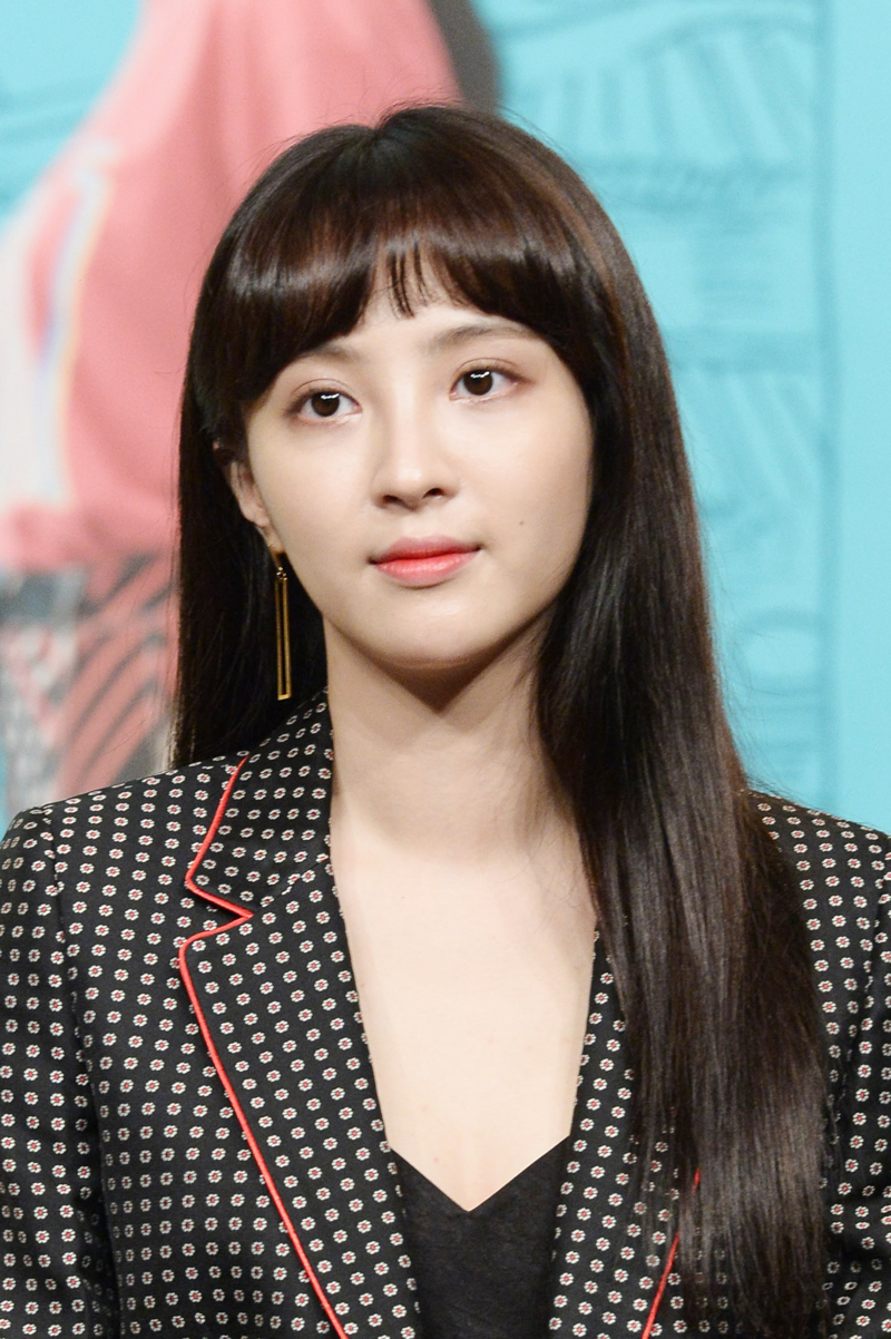 7일 오후 서울 영등포구 타임스퀘어 아모리스홀에서 열린 KBS 2TV 새 수목드라마 ‘맨홀:이상한 나라의 필’ 제작발표회에서 포토타임을 갖고 있다.