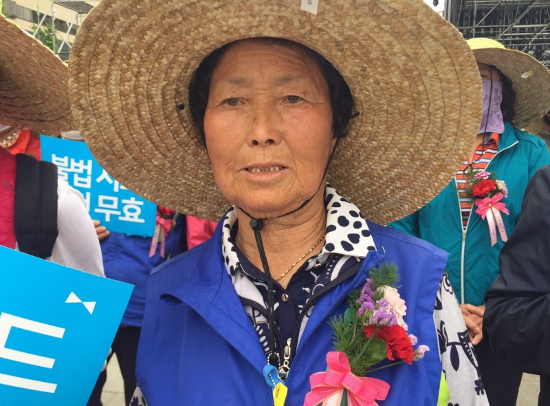 경북 성주 소성리 노수덕(76) 할머니가 8일 오후 서울 미국대사관에 항의방문을 했다.