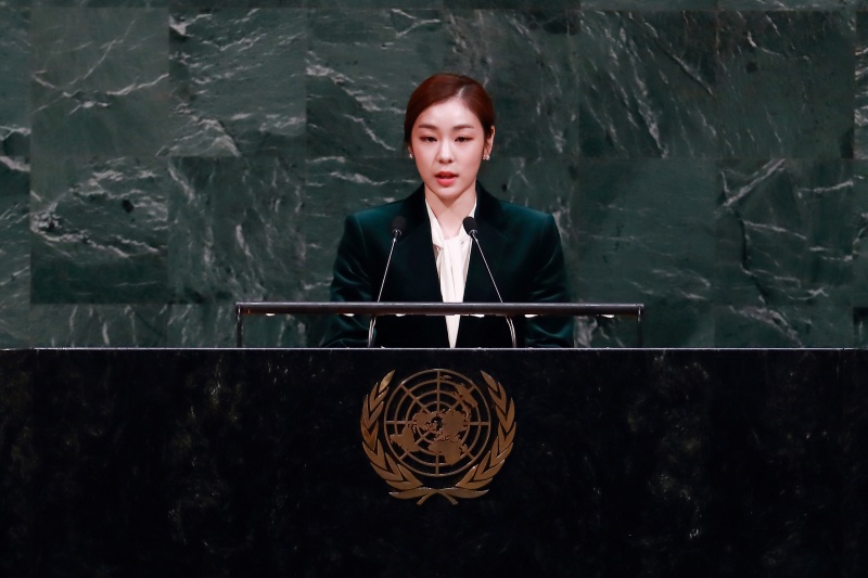 미국 뉴욕 유엔본부에서 열린 제72차 유엔총회에서 김연아 2018평창동계올림픽 홍보대사가 2018평창동계올림픽·패럴림픽대회 휴전결의안 표결 전 특별연설을 하고 있다.