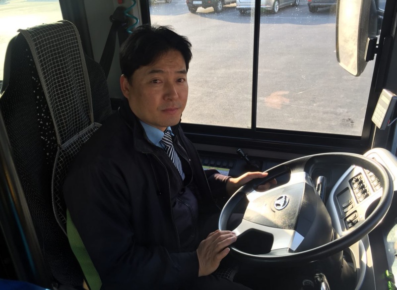 13일 안목 해변 인근 버스 종점에서 만난 김대복(48) 동해고속 버스기사