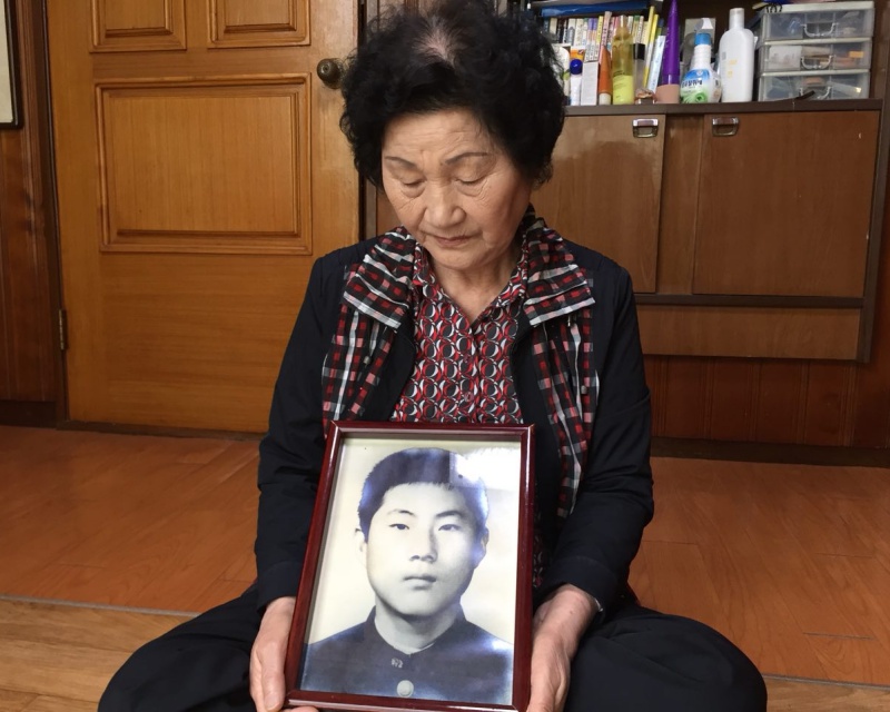 5.18 광주민주화운동 당시 아들 문재학 군을 잃은 김길자 씨가 아들의 영정사진을 바라보고 있다.