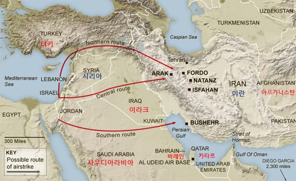 시리아를 이란과의 동맹관계에서 떼어내면 이란은 친미사대주의 국가들 사이에 고립될 수 있다. 화살표는 뉴욕타임스가 예측한 이스라엘의 이란 공습 루트.