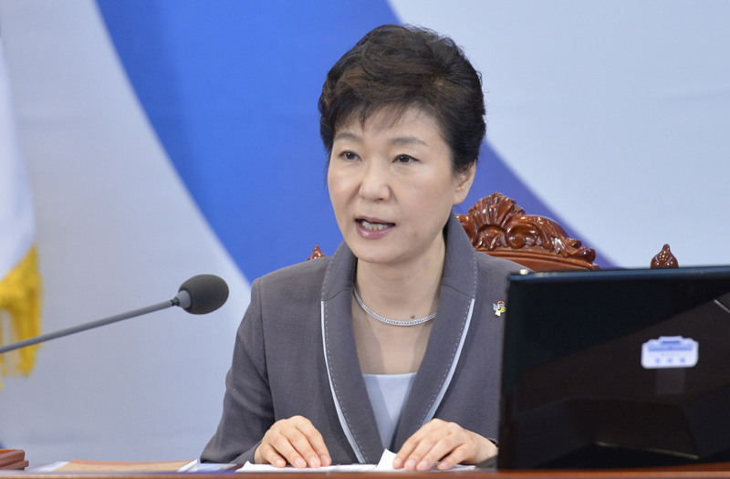 박근혜 대통령이 9일 청와대에서 국무회의를 주재하고 있다.