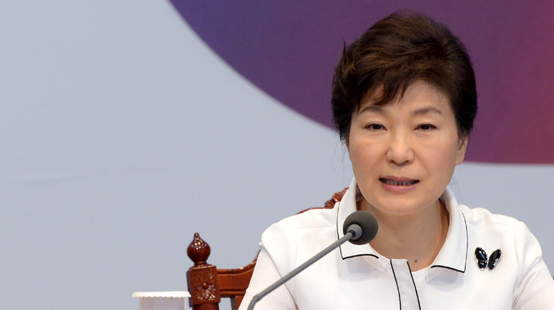박근혜 대통령이 4일 오전 청와대에서 국무회의를 주재하고 있다.