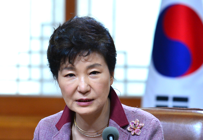 미국 출국에 앞서 청와대에서 수석비서관회의를 주재하는 박근혜 대통령