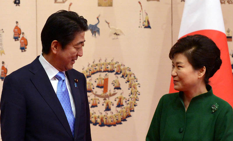 박근혜 대통령과 아베 신조(安倍晋三) 일본 총리(2015.11.2 청와대)