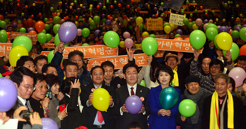 15일 광주 김대중컨벤션센터에서 열린 ‘손가락혁명군’ 출정식에 참석한 이재명 성남시장