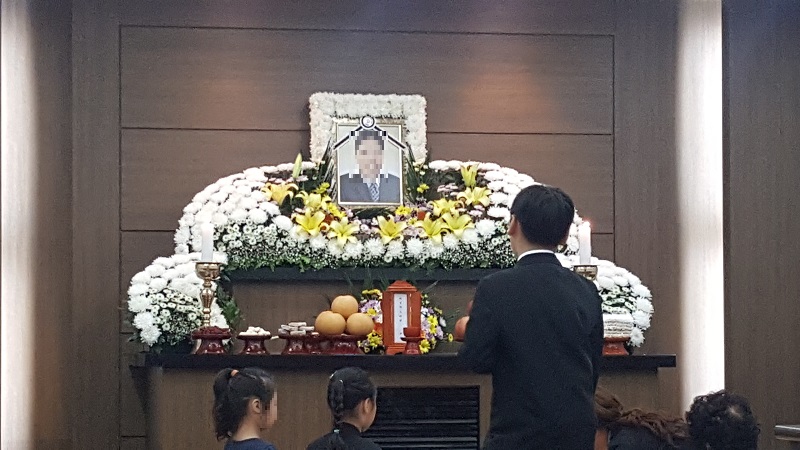 24일 서울 노원 을지병원장례식장에는 에어컨 수리 노동자인 A씨의 빈소가 마련돼 있다.
