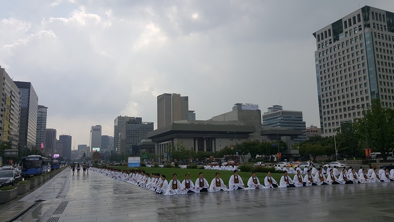 12일 전국에서 모인 530여명의 원불교인들은 사드배치 철회와 한반도 평화정착을 위한 침묵 명상을 진행했다.