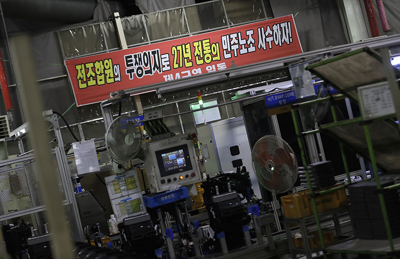 갑을오토텍의 직장폐쇄가 단행된 26일 오전 충남 아산시 탕정면 갑을오토텍 공장이 비어있다.