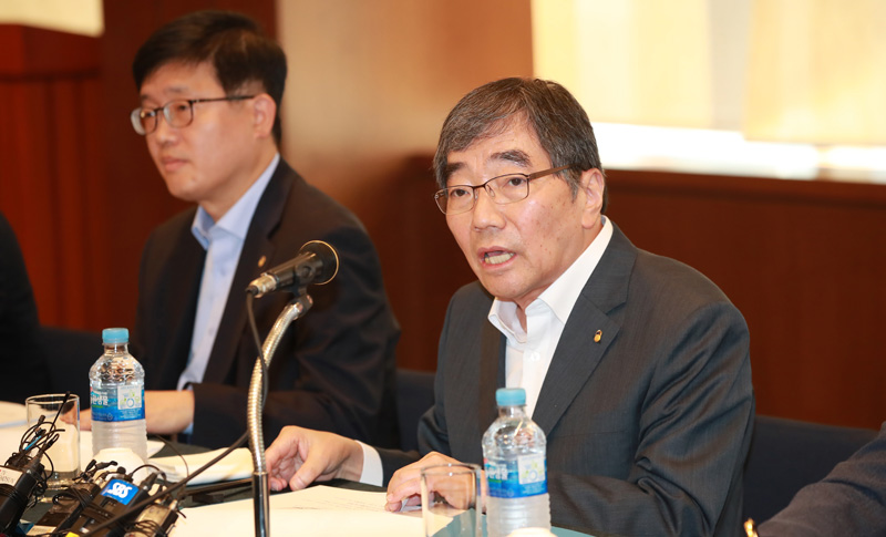 윤석헌 금감원장