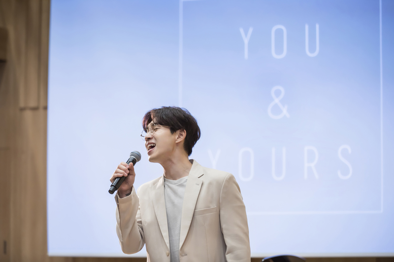 2017년 6월 15일 오전, 서울 용산구 한남동 스트라디움에서 가수 이석훈의 미니3집 ‘You&Yours’ 미디어 음악감상회가 열렸다.