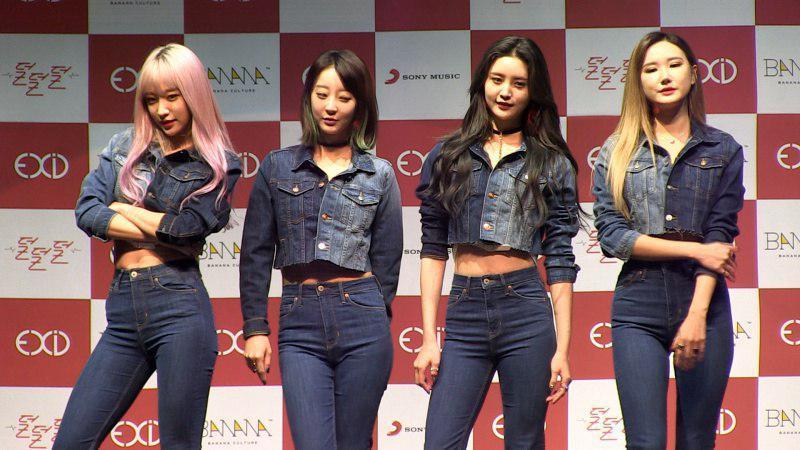 2017년 11월 7일, 서울 용산구 한남동 블루스퀘어 아이마켓홀에서 5인조 걸그룹 EXID(솔지, LE, 하니, 혜린, 정화) 미니4집 ‘Full Moon’ 발매 미디어 쇼케이스가 열렸다.