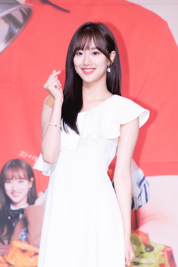 고교급식왕 제작발표회 참석한 에이프릴 나은(이나은)
