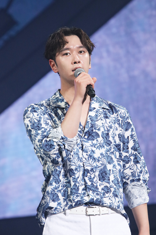 11일 오후, 서울 성북구 고려대 화정체육관에서 2PM 콘서트 '6NIGHT'의 마지막 날 공연이 열렸다. 멤버 찬성이 팬들에게 근황을 이야기 하고 있다. 2017.06.11