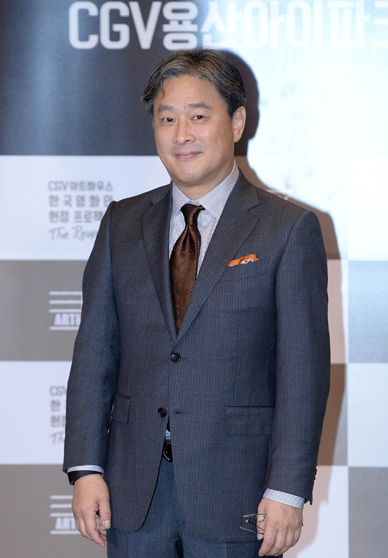 27일 서울 용산CGV에서 열린 CGV 아트하우스 한국영화인 헌정 프로젝트 '박찬욱관 개관식'에서 박 감독이 포즈를 취하고 있다. 2017.07.27.